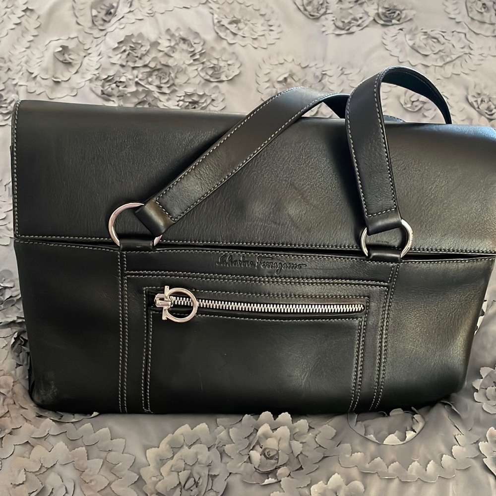Salvatore Ferragamo black leather shoulder handbag purse
